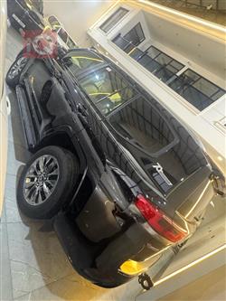 تۆیۆتا لاند کروزەر